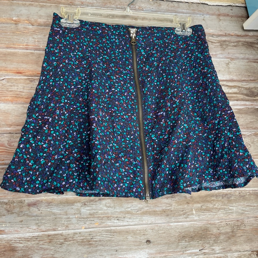 Flirty zipper skirt